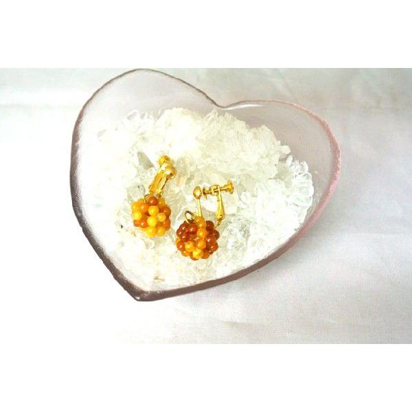琥珀 コハク アンバー イヤリング 耳飾り 小粒 毬型 一粒4mm | 