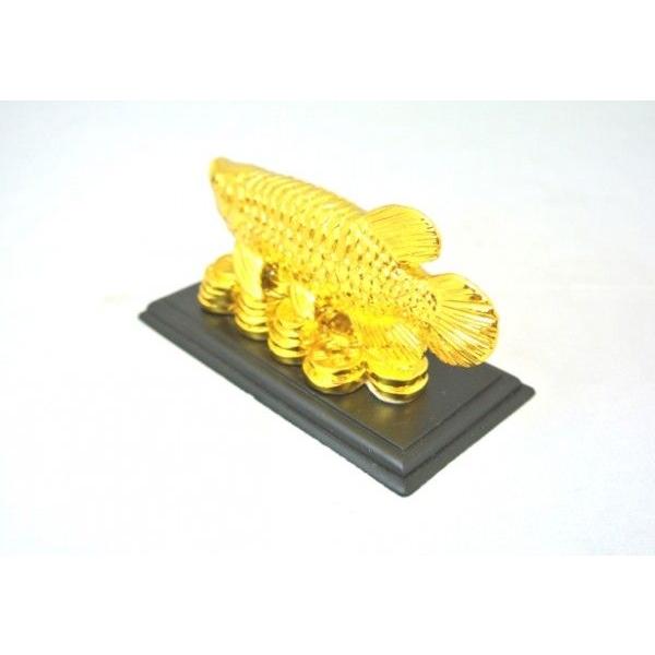 アロワナ 龍魚 台座付き 樹脂製置物 小 金色 金運 財運 : 横浜中華街龍