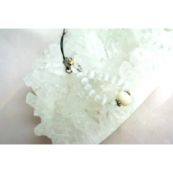 【メール便OK】 珊瑚 ストラップ ホワイトキャッツアイ 選べる2種類 |  | 01