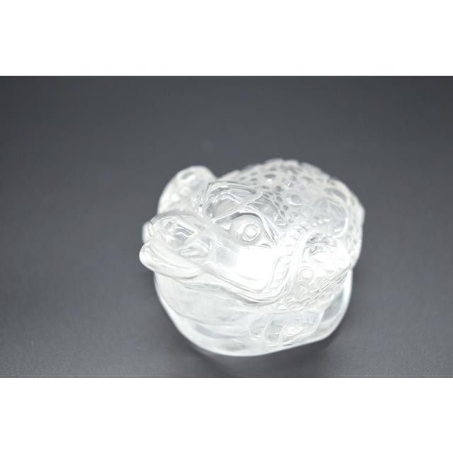 三脚蟾蜍 さんきゃくせんじょ 三本脚の蛙 天然石製置物 水晶 丸型 6.5