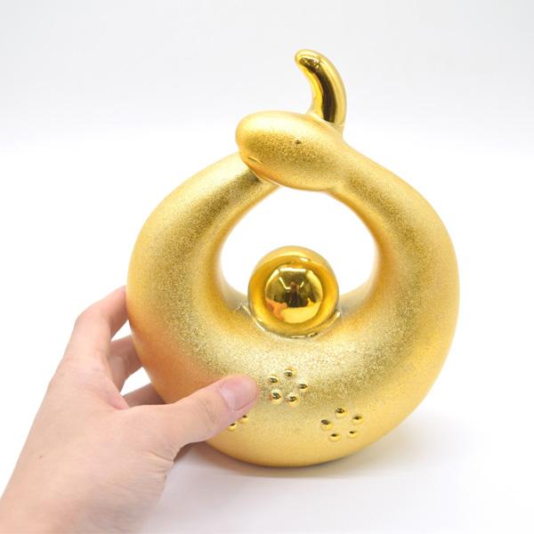 巳 蛇の置物 陶器製 20cm チヂミ柄 金色 大 : 横浜中華街龍 - 通販