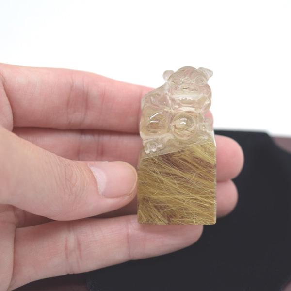 貔貅の置物 ヒキュウ ルチルクオーツ 金針水晶 正方形台座 5cm 天然石製 パワーストーン |  | 06