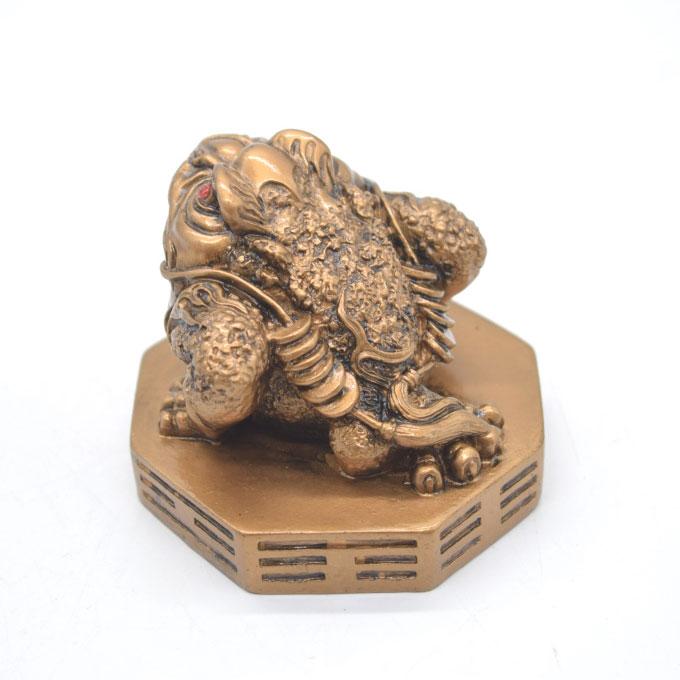 三脚蟾蜍 三本足 カエル 置物 樹脂製 6cm 八卦台座 アンティーク風塗装 |  | 02