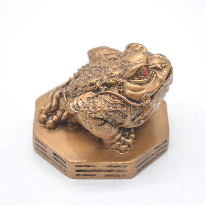 三脚蟾蜍 三本足 カエル 置物 樹脂製 6cm 八卦台座 アンティーク風塗装 |  | 04