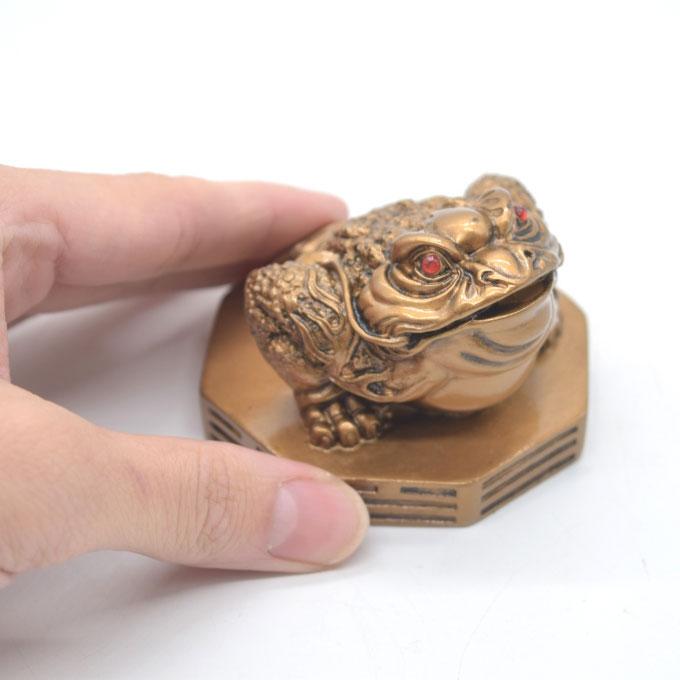 三脚蟾蜍 三本足 カエル 置物 樹脂製 6cm 八卦台座 アンティーク風塗装 |  | 05