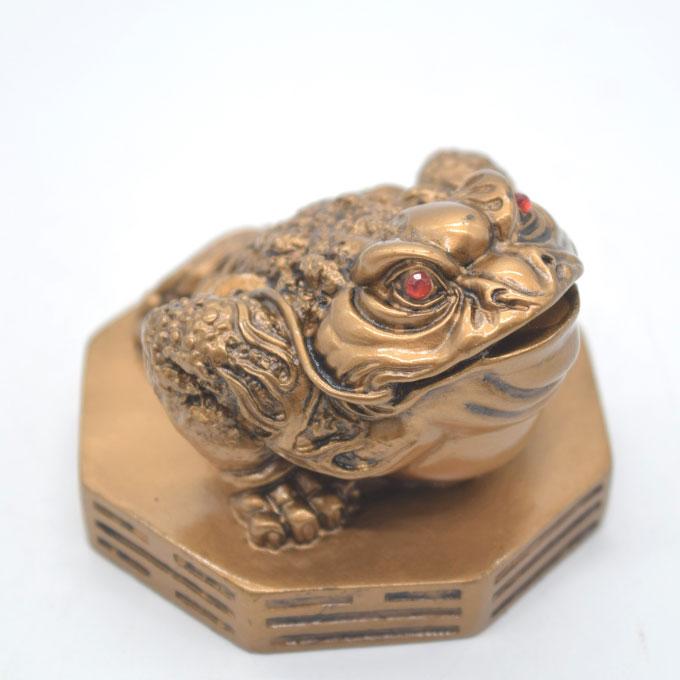 三脚蟾蜍 三本足 カエル 置物 樹脂製 6cm 八卦台座 アンティーク風塗装 |  | 07