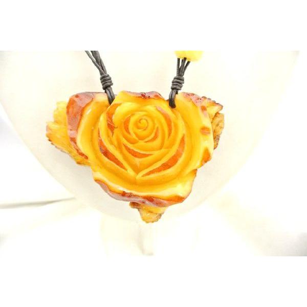 琥珀 コハク アンバー ネックレス 首飾り ミルキーアンバー 花彫り 革 