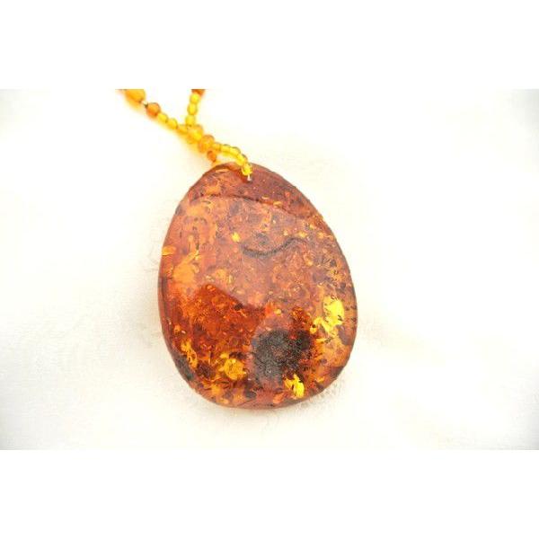 琥珀 コハク アンバー ネックレス 首飾り 大粒 卵型の画像