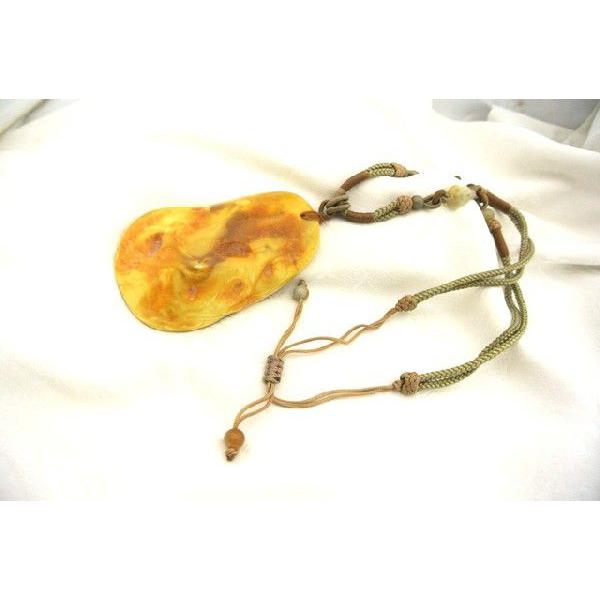 琥珀 コハク アンバー ネックレス 首飾り ミルキーアンバー  翡翠 中国結びの画像