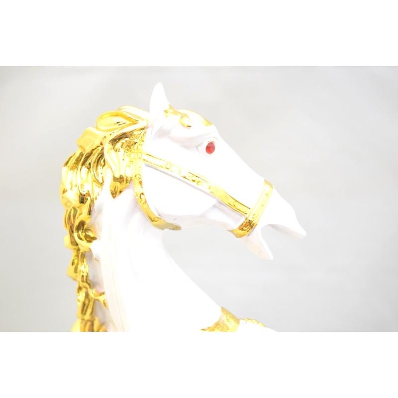 馬 置物 縁起物 午 樹脂製 白 うまくいく 成功 32cm : 横浜中華街龍