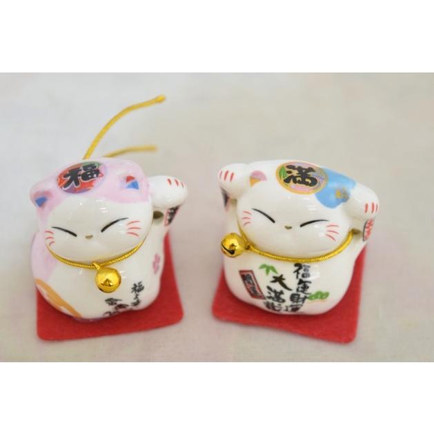 ミニ招き猫 二体セット 座布団と鈴付き 陶器製置物 桃色 4cm : 横浜