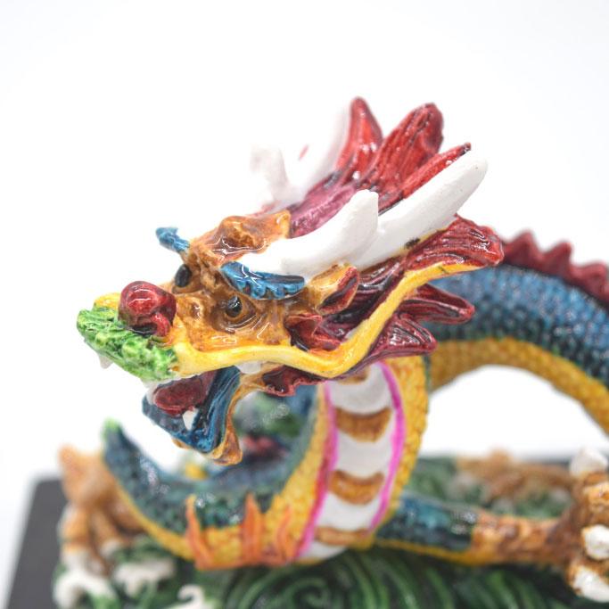 辰 龍の置物 カラフル 樹脂製 10cm 竜 黒台座付き 彩色済み 波に乗る