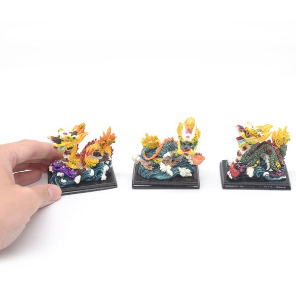三種類から選べるデザイン 辰 龍の置物 龍 カラフル 樹脂製 7cm 黒台座