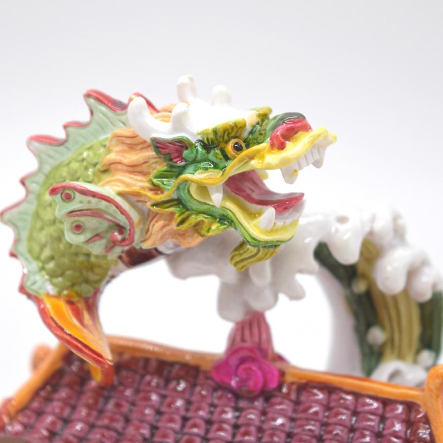魚 置物 龍鯉 登龍門 8の字波 カラフル 樹脂製置物 17cm : 横浜 魚 置物 龍鯉 登龍門 8の字波 カラフル 樹脂製置物 17cm : 横浜