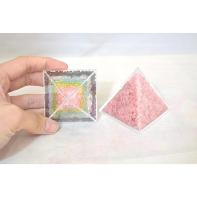 さざれ石 浄化 天然石チップ ピラミッド型ケース 6cm 選べる二種類