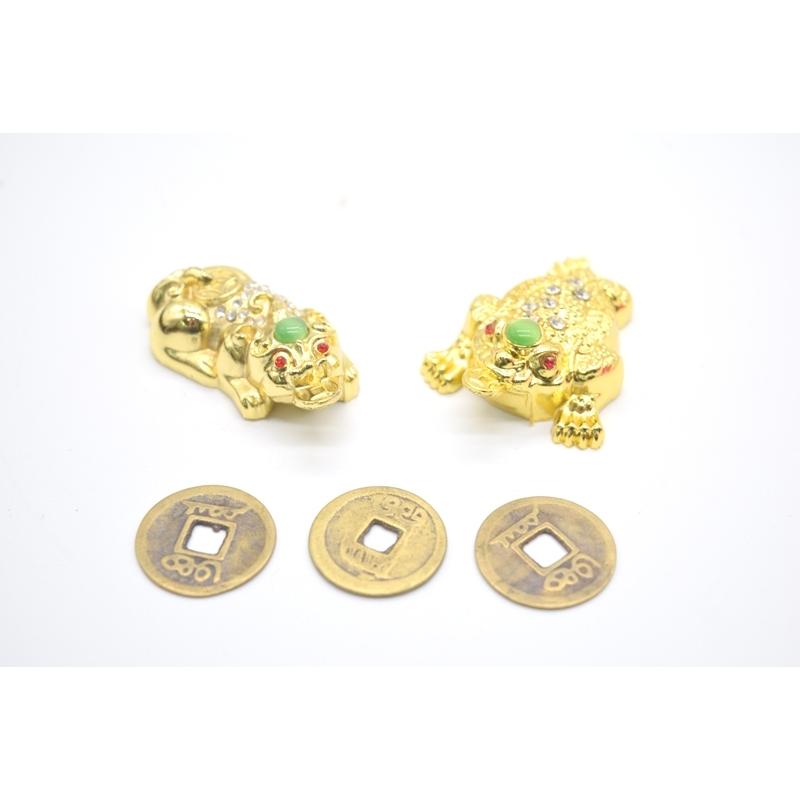 貔貅 置物 三脚蟾蜍 二体セット 古銭 福飾付き 金属製 メッキ加工 金色 |  | 02