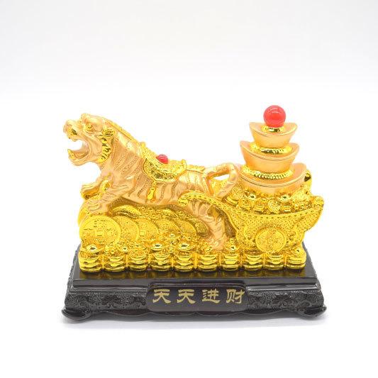 寅 虎 樹脂製置物 元宝 財宝牽き 台座付き 金色 十二支 14cm