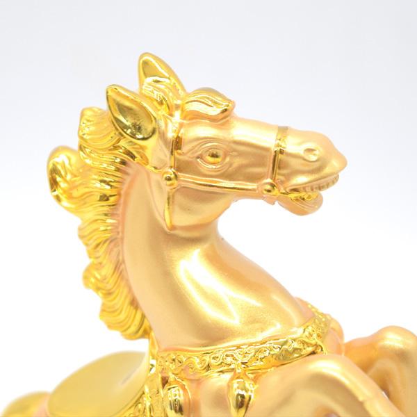午 馬 置物 金色 18cm 黒台座 樹脂製 白菜 干支 十二支 うまくいく |  | 08