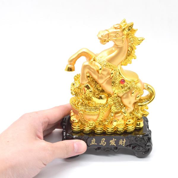 午 馬 置物 金色 18cm 黒台座 樹脂製 白菜 干支 十二支 うまくいく |  | 06