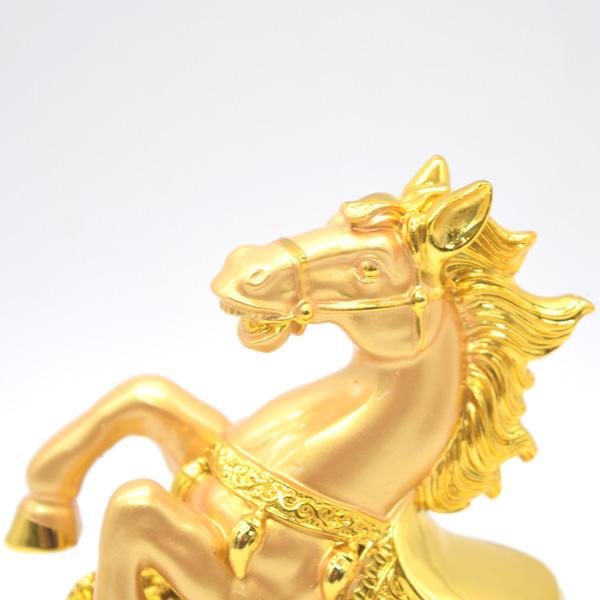 午 馬 置物 金色 18cm 黒台座 樹脂製 白菜 干支 十二支 うまくいく |  | 07