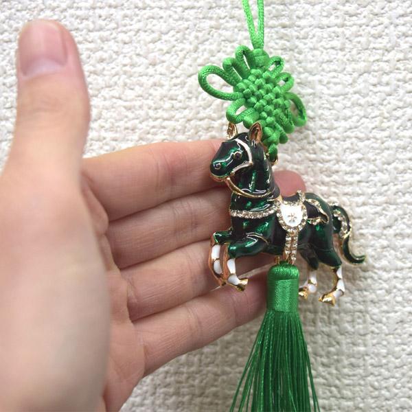 【メール便OK】 4色から選べる 七宝の根付 午 馬の置物 27cm ウマ ラインストーン付き 金属製雑貨 |  | 09