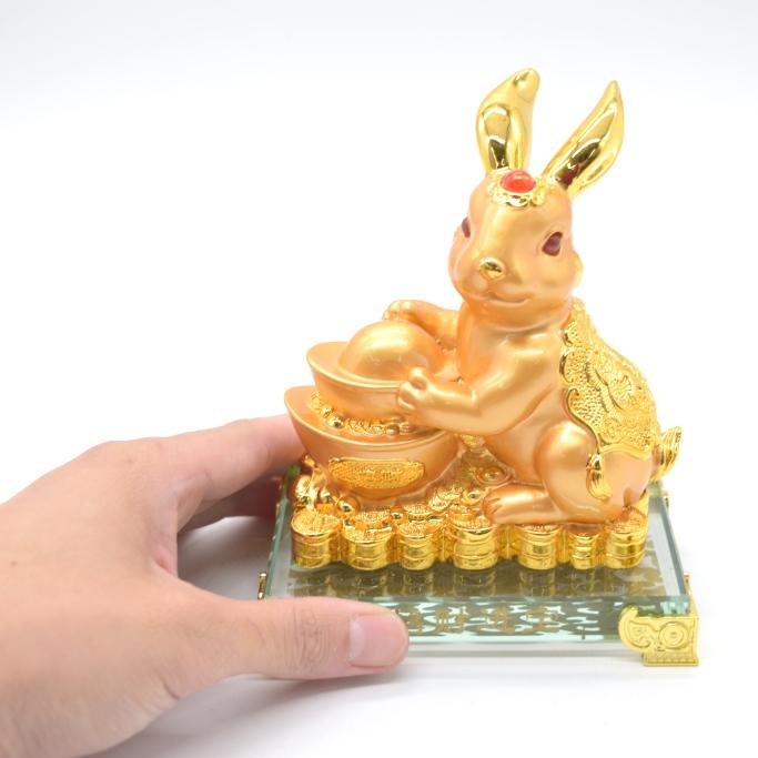 うさぎ 卯 兎 金色 ガラス台座付き 元宝 樹脂製置物 15cm : 横浜中華街