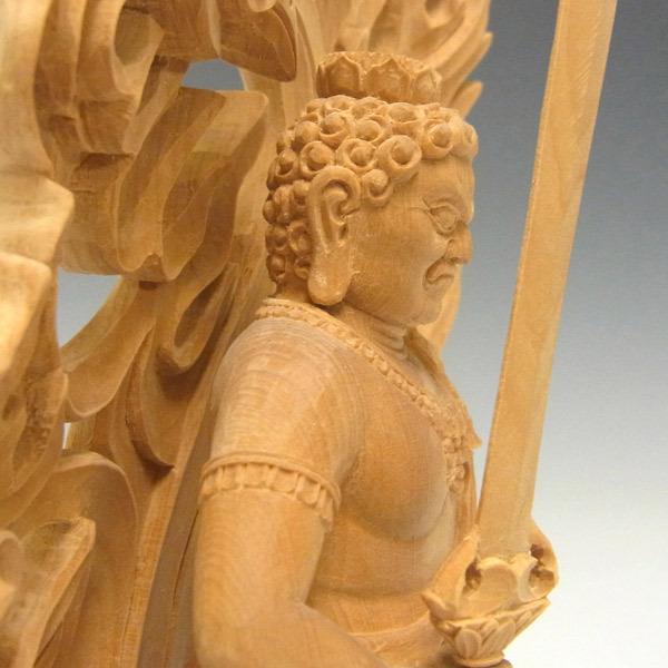 総ケヤキ材　仏教工芸品　木彫仏像　極上彫　不動明王立像 井波彫刻 仏教工芸品 総ケヤキ製 一刀彫 極上彫 木彫仏像