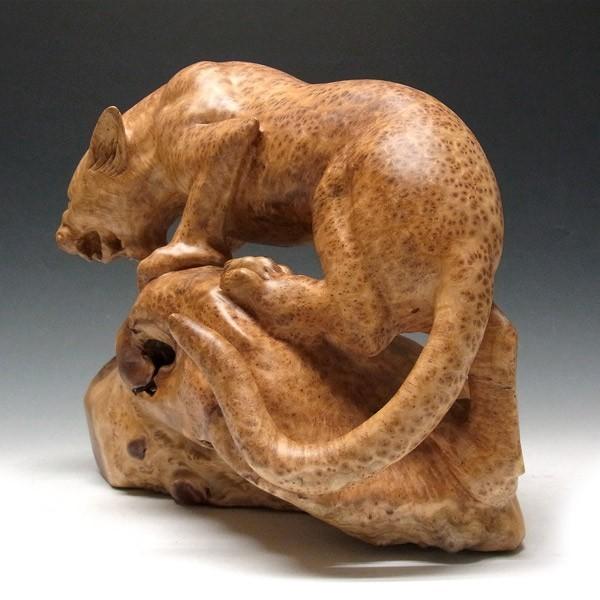 木彫りの豹（ヒョウ） 置物 杉 高さ33cm : 仏像と縁起物の専門店 龍祥