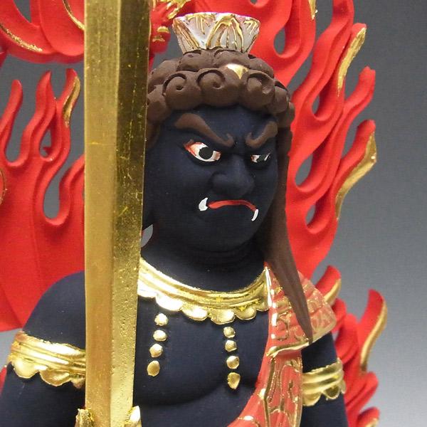 彩色不動明王 立像 高さ30cm 椴木製 木彫り 仏像 : 仏像と縁起物の専門