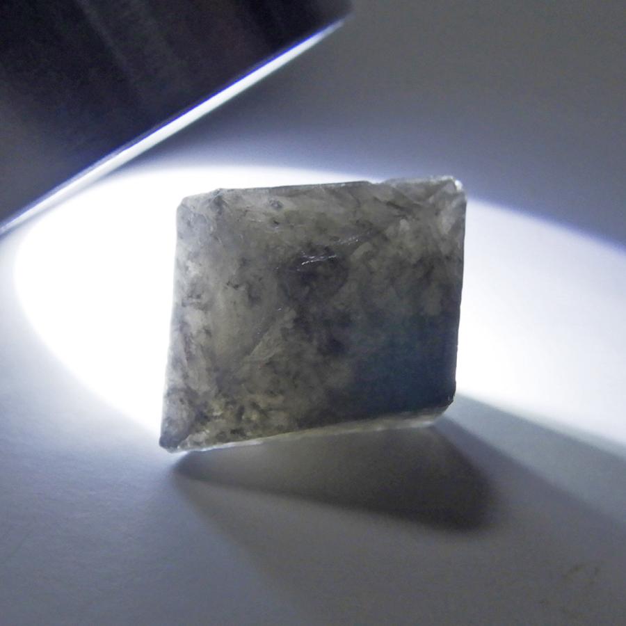 ベータクォーツ モリオン(黒水晶) 結晶 原石 フランス産 : 仏像と