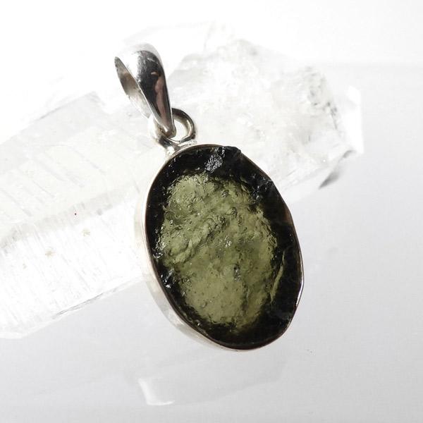 激レア　特選！天然モルダバイトペンダント　龍彫りペンダント 激レア 特選！天然モルダバイトペンダント 龍彫りペンダント 激レア