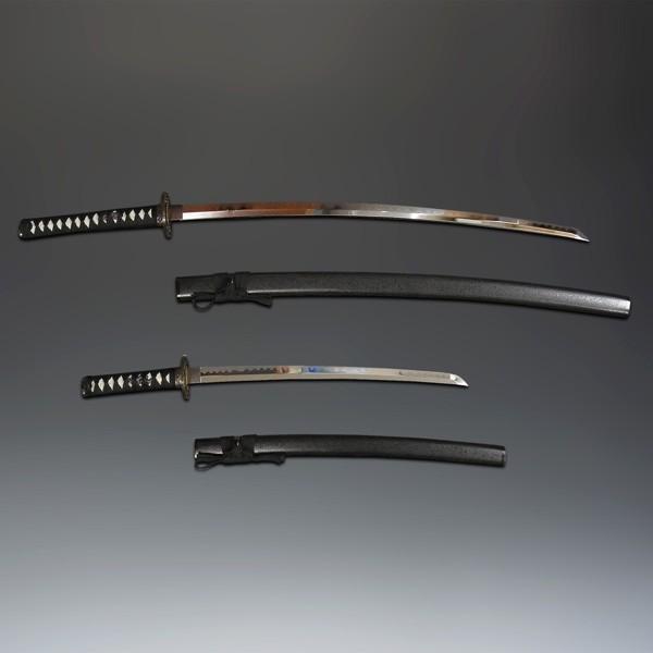 岐阜県関市製の模造刀 黒石目 大刀・小刀・刀掛け3点セットです。 楽天市場】模造刀 黒石目3点セット(大刀・小刀・刀掛け) 刀剣