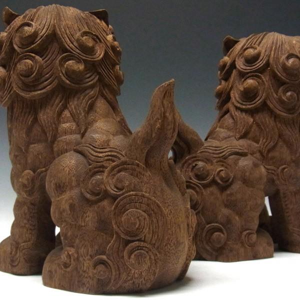 花梨 木彫りの狛犬 (獅子狛犬) 高さ19cm 置物 : 仏像と縁起物の専門店