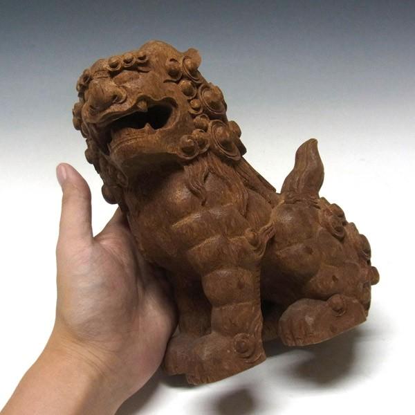 花梨 木彫りの狛犬 (獅子狛犬) 高さ19cm 置物 : 仏像と縁起物の専門店