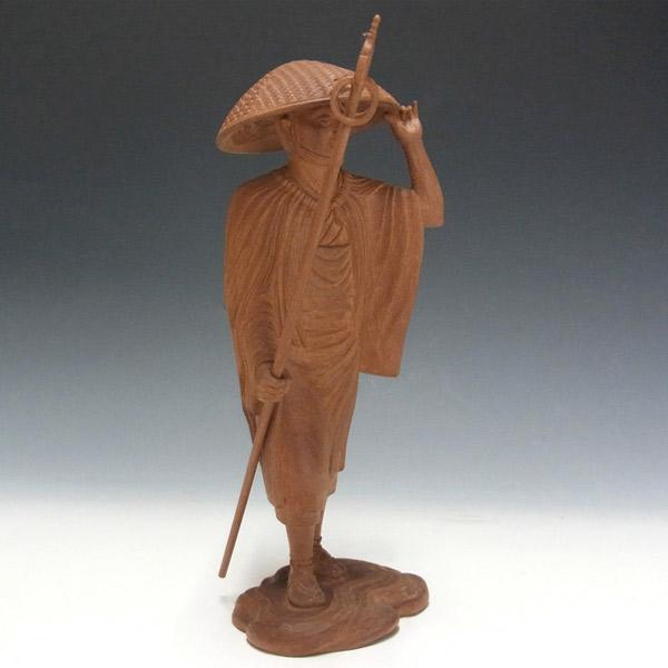 木彫り作品 旅人 桜木地仕上げ 20cm 彫刻 置物 : 仏像と縁起物の専門店
