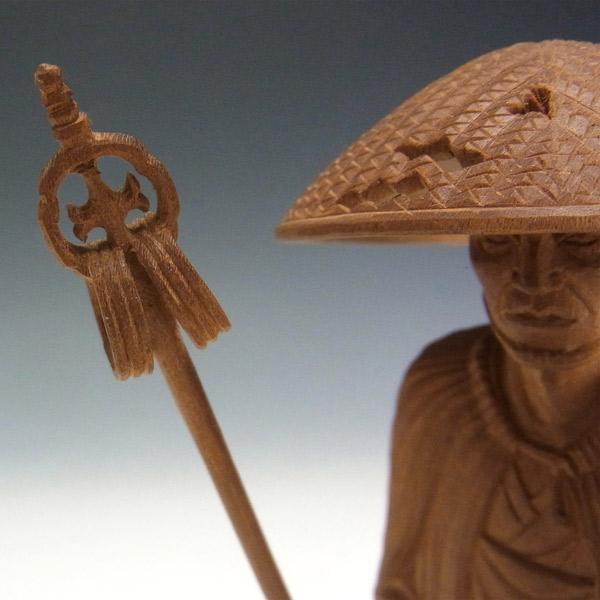 木彫り作品 旅人 桜木地仕上げ 20cm 彫刻 置物 : 仏像と縁起物の専門店