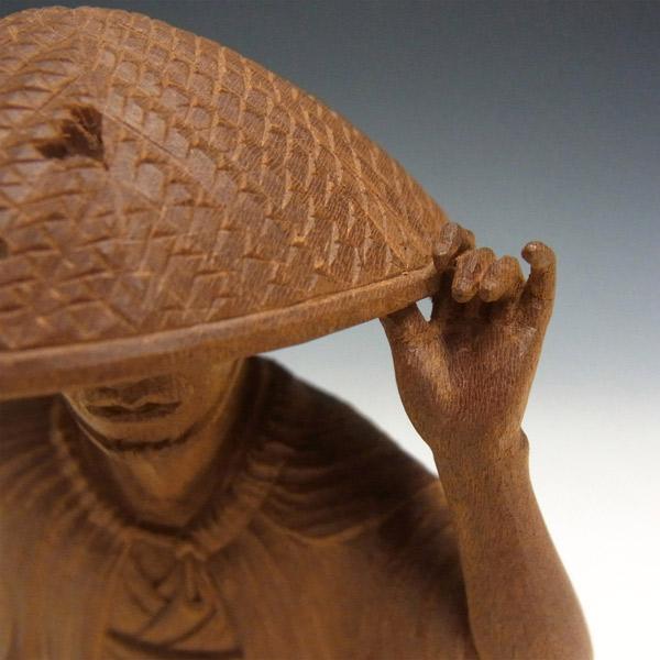 木彫り作品 旅人 桜木地仕上げ 20cm 彫刻 置物 : 仏像と縁起物の専門店