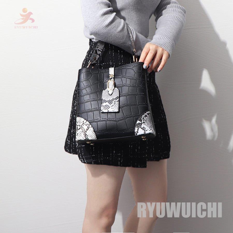 ミソりん ✨希少人気デザイン✨ クロコ トートバッグ ロゴ 金具 型押し ミソりん 様専用✨希少人気デザイン✨ クロコ トートバッグ ロゴ