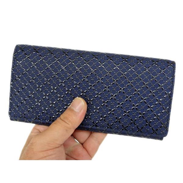 印傳屋 印伝 長財布 束入 2109 紺地鹿革 黒漆 七宝繋ぎ柄 : 甲州