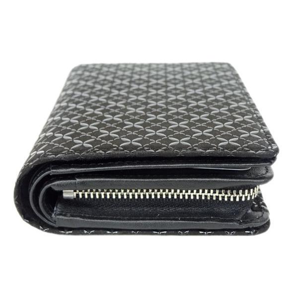 印傳屋 印伝 財布 二つ折り札入 2214 黒地鹿革 黒漆 七宝繋ぎ柄
