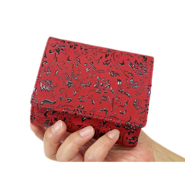 【新品未使用品・希少】印傳屋 印伝 二つ折り財布　赤地鹿革 黒漆 花唐草柄 印傳屋（INDEN-YA） 印伝 財布 二つ折り札入 2215 赤地鹿革 黒漆 花