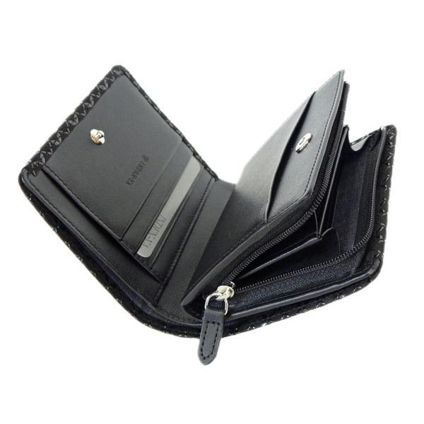 印傳屋 印伝 財布 二つ折り札入 2217 黒地鹿革 黒漆 七宝繋ぎ柄 印傳屋 印伝 財布 二つ折り札入 2217 黒地鹿革 黒漆 七宝繋ぎ柄
