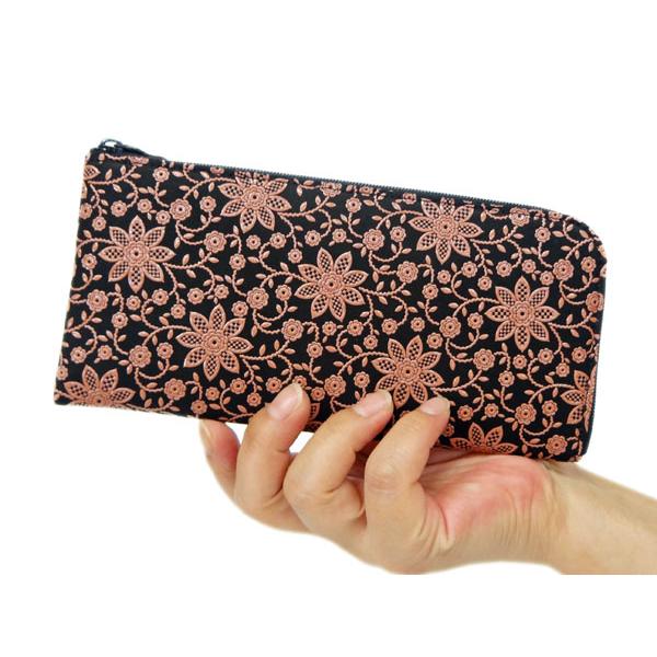 甲州印伝　印傳屋　長財布　クレマチス柄 黒地黒漆の品 印傳屋（INDEN-YA） 印伝 長財布 束入 2308 黒地鹿革黒漆 クレマチス柄