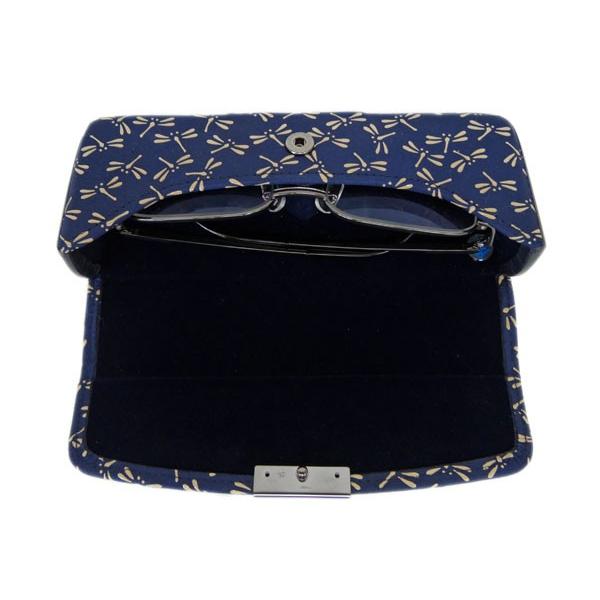 印傳屋（INDEN-YA） 印伝 メガネケースL 4206 紺地鹿革 白漆 とんぼ柄