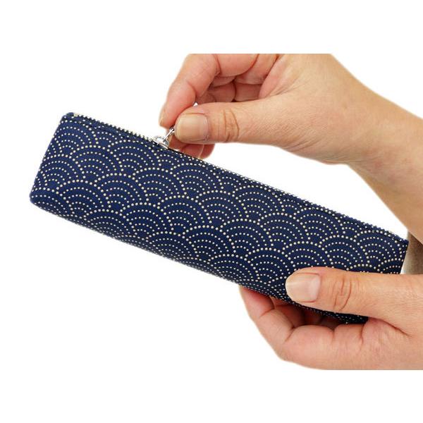 印傳屋（INDEN-YA） 印伝 ペンケースA 4604 紺地鹿革白漆 青海波柄