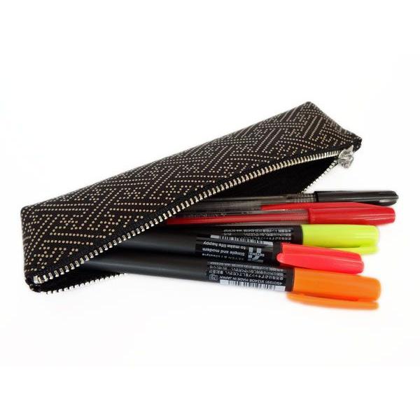 印傳屋（INDEN-YA） 印伝 ペンケースB 4608 黒地鹿革 白漆 紗綾形柄