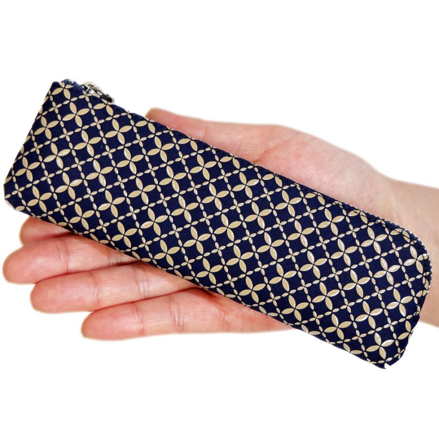 印傳屋 印伝 ペンケースD 4610 紺地鹿革 白漆 七宝繋ぎ柄 爆買