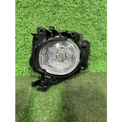 車 ダイハツ ムーヴ 左フォグランプ ASSY 81221-B1020 フォグランプ