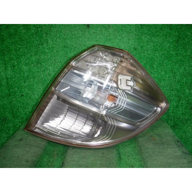 HONDAフィットGE8後期テールレンズ右 33500-TF0-J61 フィット GE8