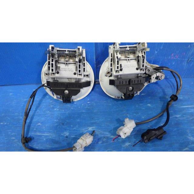 【モコ】2点おまとめ モコ DBA-MG22S アウターハンドル Z7T 82811-81J1 80606-4A01D/80607